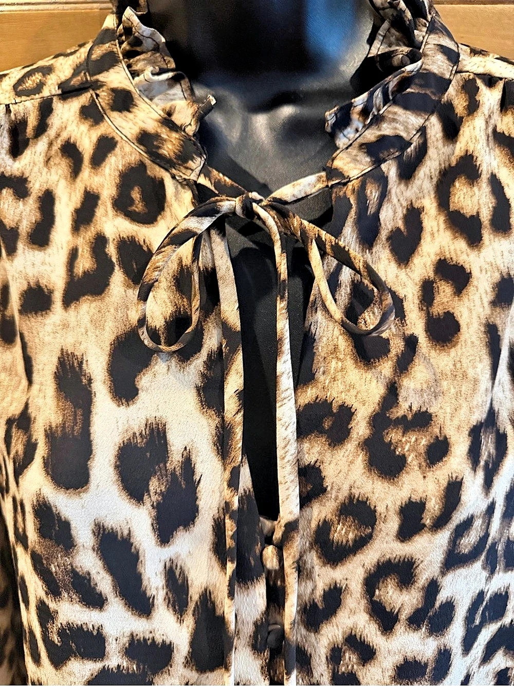 Mainstrip Leopard Print Tie Neck Blouse Medium Like New - Picture 2 of 6